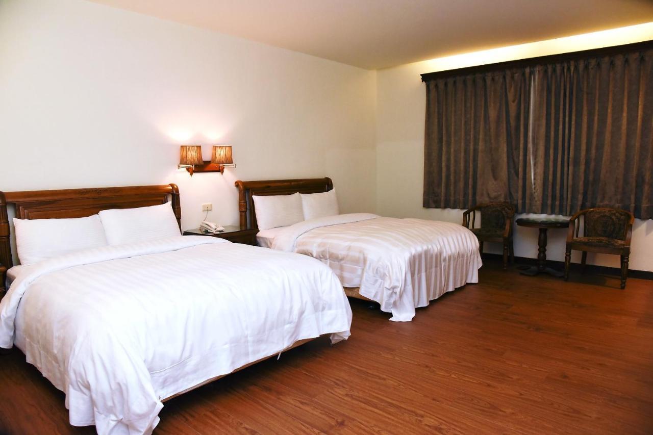 England Business Motel Yilan Exterior photo