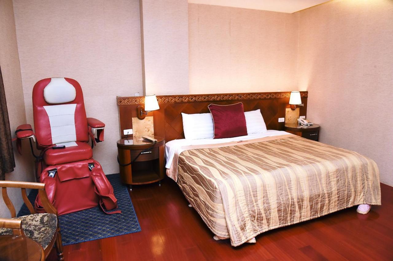 England Business Motel Yilan Exterior photo