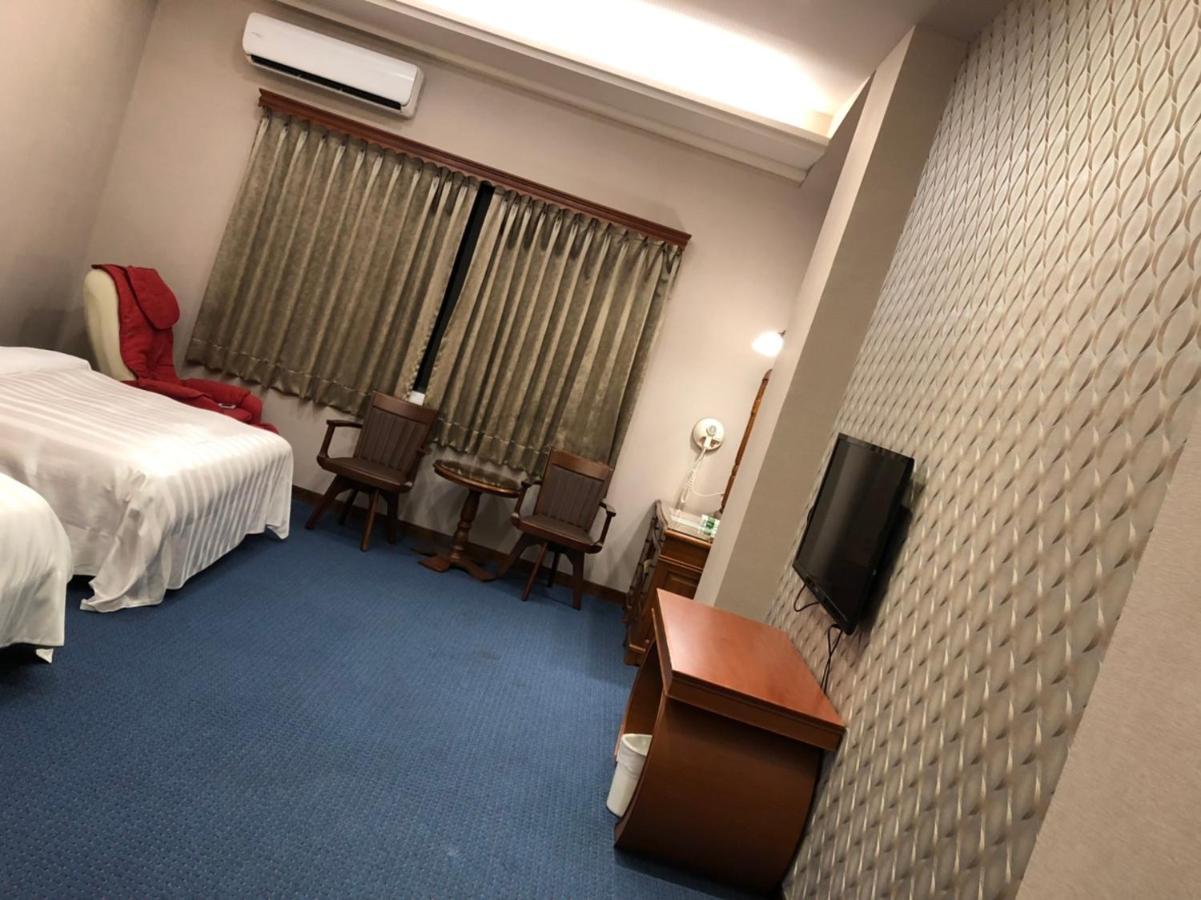 England Business Motel Yilan Exterior photo