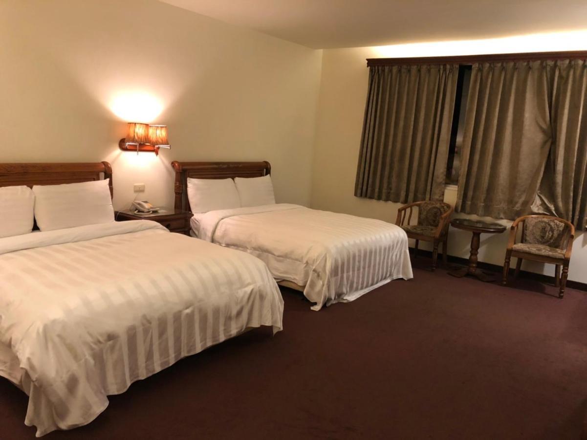 England Business Motel Yilan Exterior photo